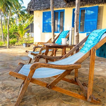 Hibiscus Beach House Pangani Exterior photo